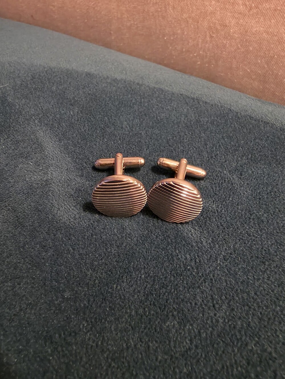 Sophisticated silver-toned metal cufflinks round, textured chrome